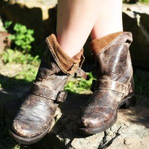 FRYE Veronica Short Distressed leather boot 7 B